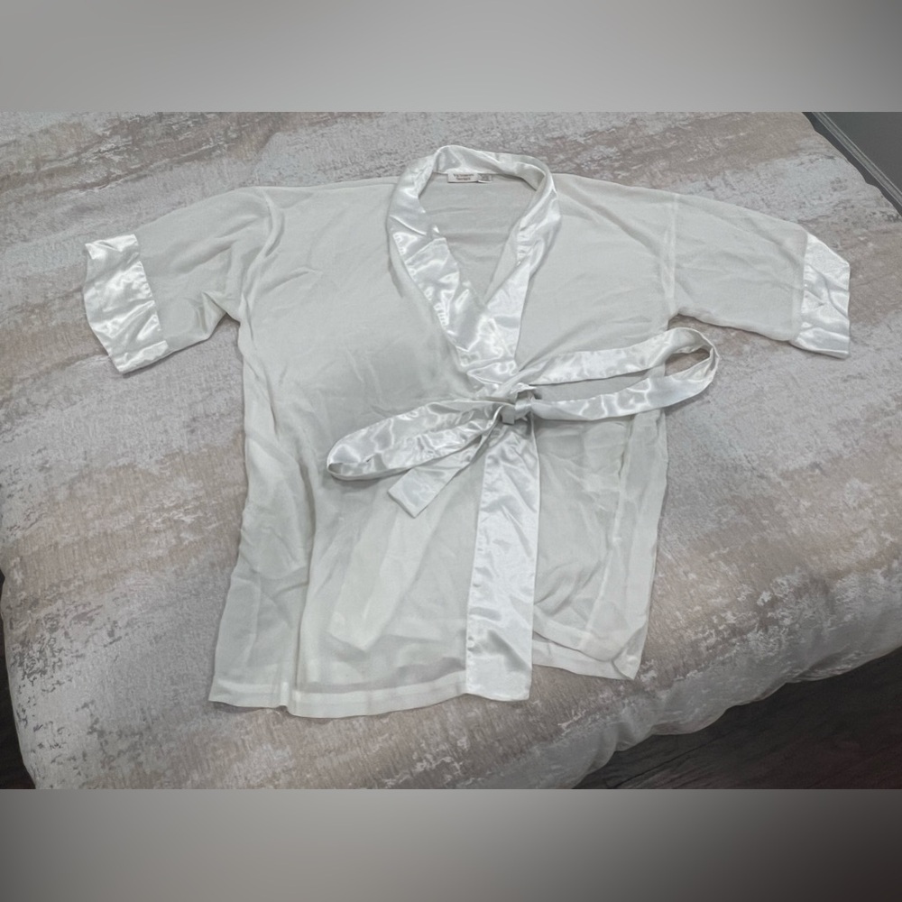 Vintage Victoria’s Secret Sheer White Robe – One Size